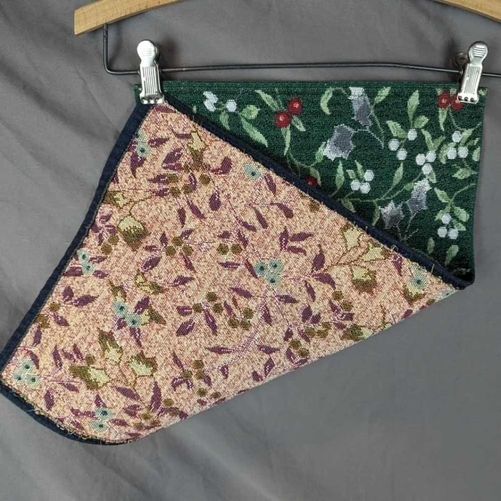 Placemats set of 4 holly and berry winter theme tapestry - Picture 3 of 6